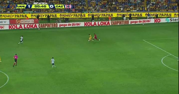 ¡Mier se transforma en Higuita! Jugada loca en el Tigres vs Cruz Azul