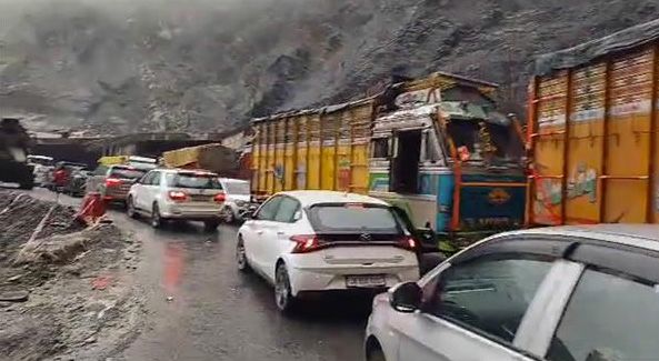 Traffic chaos grips Jammu–Srinagar highway