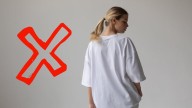 Adiós a las remeras oversized: la nueva alternativa que es tendencia para el verano 2026