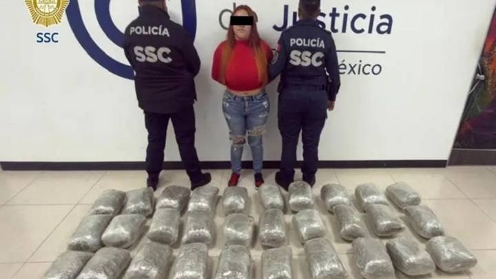 Detienen a mujer en posesión de subametralladora y 30 kilos de marihuana en la Morelos