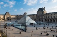 Thieves steal crown jewels in 4 minutes from Louvre Museum