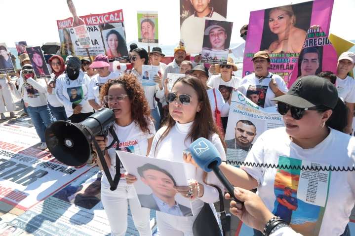 Marchan en Mazatlán por Carlos Emilio y otras víctimas de desaparición