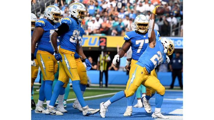 Nick Canepa's report card: Coach, QB earn A's in shorthanded Chargers' win over Miami