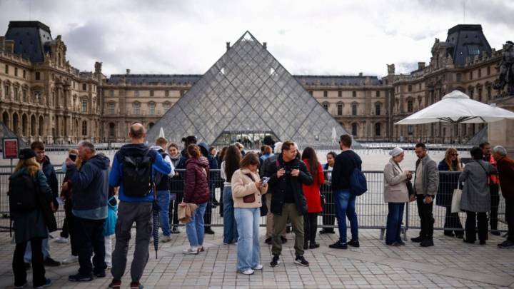 Museo de Louvre reabrirá mañana tras robo; galería afectada seguirá cerrada