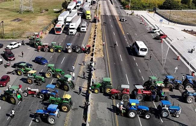 Acuerdan con productores de maíz levantar bloqueos carreteros en el país