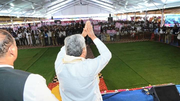 10 Fall Sick Due To Dehydration During Karnataka CM Siddaramaiah's Event India News