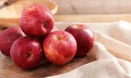 Apple Season Returns: Six Easy Kitchen Hacks to Remove Wax and Chemicals from Apples Naturally