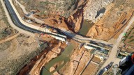 El «Ejército del agua», 14.000 personas trabajaron para reparar los daños en la zona cero