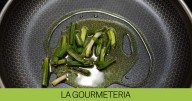 Por qué no deberías usar el aceite en spray con algunos tipos de sartenes