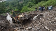 Deslaves aíslan a Pahuatlán: cinco días de trabajo ininterrumpido para levantar los caminos