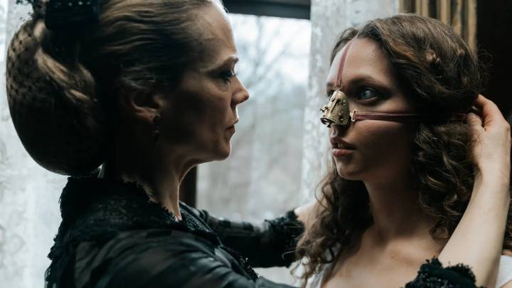 'La hermanastra fea', de Emilie Blichfeldt, premio al mejor filme del Festival de Sitges