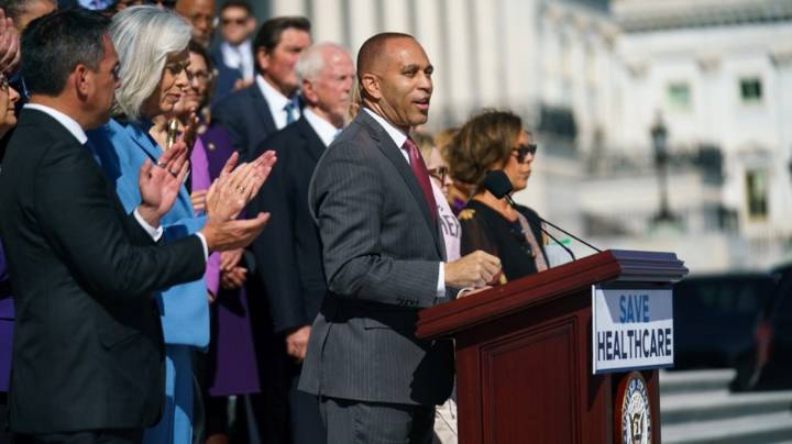 Jeffries stands by Democrat at the center of violent text scandal in Virginia