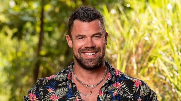 Sask.-born Survivor contestant describes chaos, panic as snake bite put him out of game