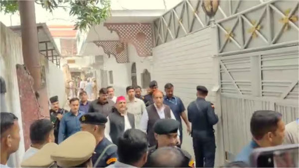 Akhilesh meets Azam Khan in Rampur, calls him ‘Heartbeat of SP’ amid 2027 poll push