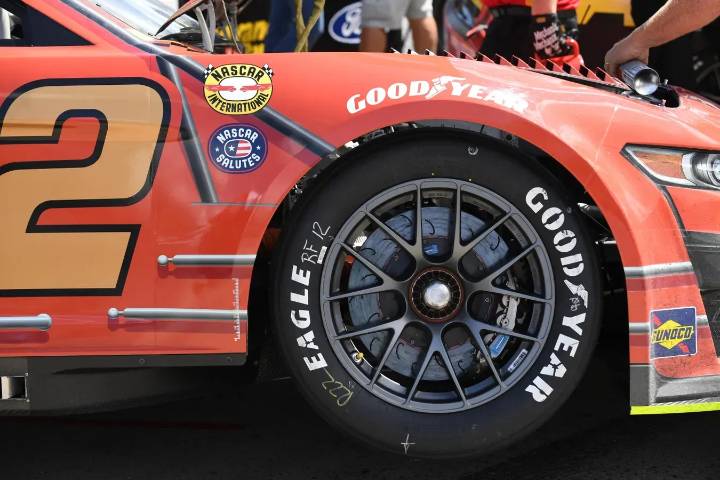 NASCAR Weather Update Las Vegas: Can Goodyear Beat the Heat of Sunny Nevada? Las Vegas South Point 400 repeats similar weather to past years, Glen Powell grand marshal, full schedule for the playoff r