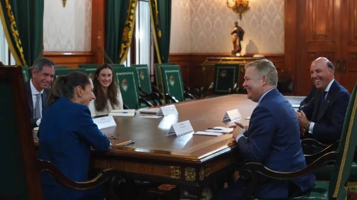 Recibe Sheinbaum a presidente y director ejecutivo de Scotiabank, Scott Thomson