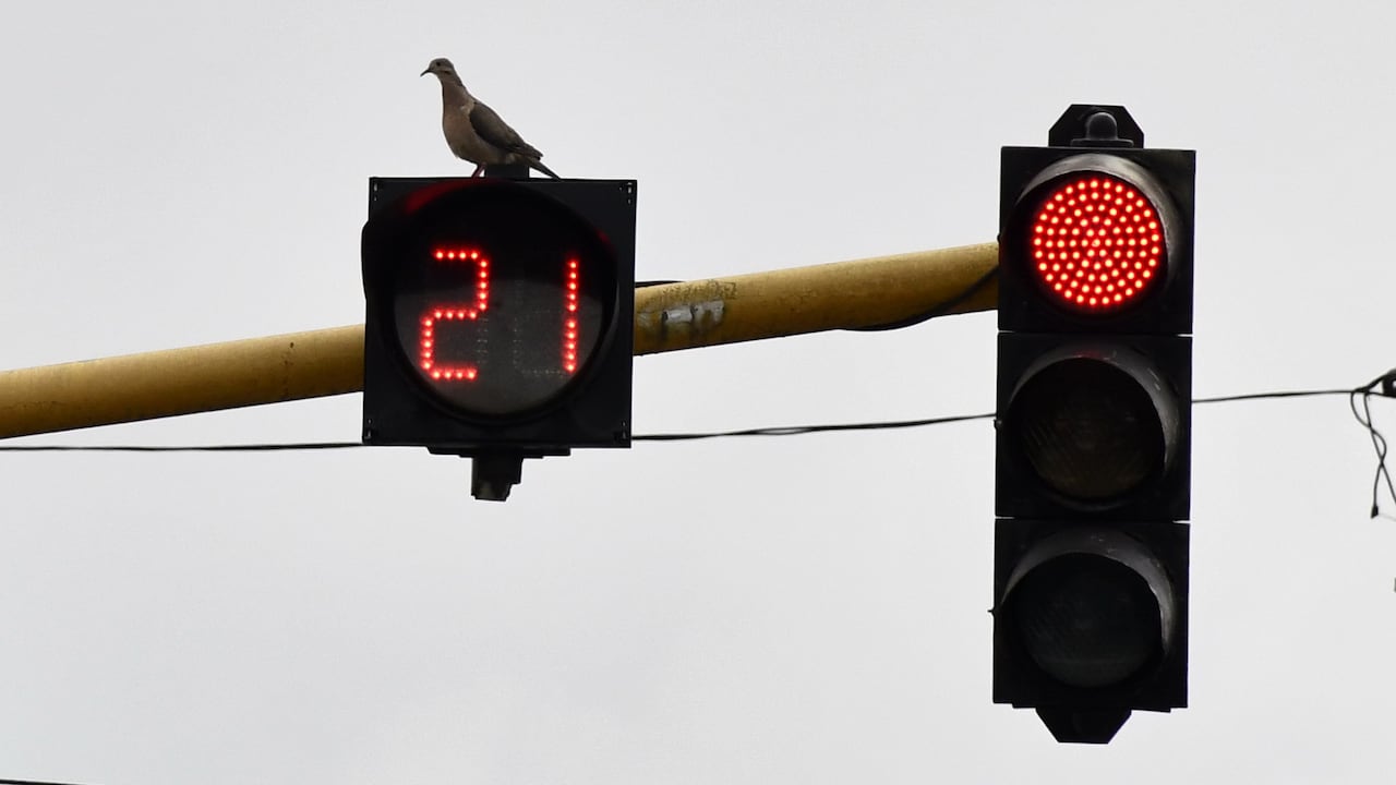 El semáforo más caro del mundo: gastaron 2,4 millones de dólares en su instalación y se demoró en operar 10 meses, ¿dónde queda?