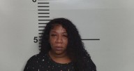 Louisville woman accused of causing $1K in damage at Little Caesars over $1 sauce charge