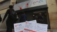 CNE anuncia que cuentas de luz bajarían tras precisar error metodológico