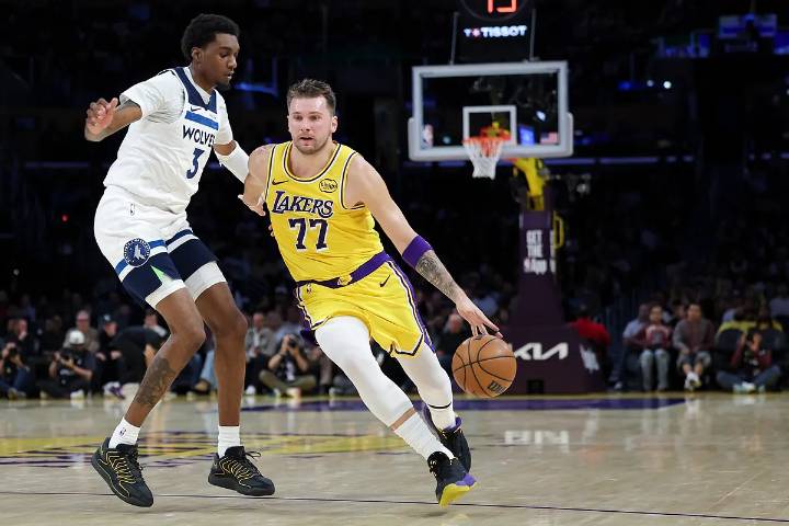 NBA: Un Doncic de récord devora a los Wolves y Hugo González se estrena con los Celtics en la NBA anotando 6 puntos