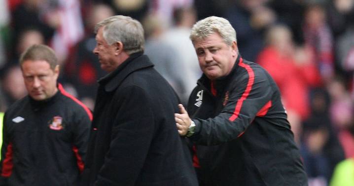 Man United vs Sunderland game was delayed after burst pipe covered players' clothes in 's***'