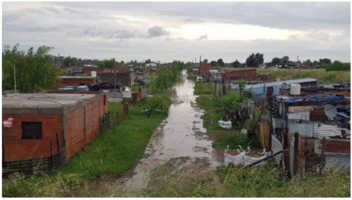 Continúa la emergencia en Bahía Blanca tras un nuevo temporal: calles anegadas, sin clases y autos encajados