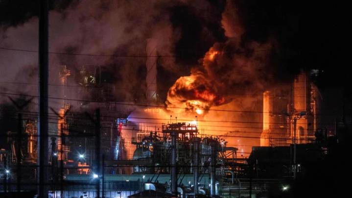 Explosión sacude una de las refinerías más grandes de EE.UU.