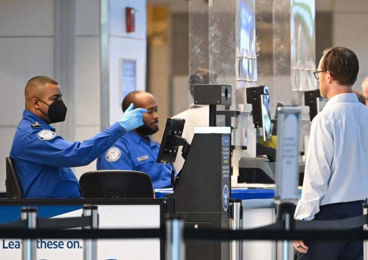 As shutdown continues, TSA workers are going without pay