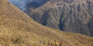Un hombre desbarrancó haciendo trekking, hizo una fogata para que lo encuentren y desató un incendio forestal