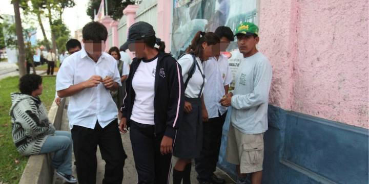 Devida alerta: consumo de drogas en escolares inicia desde los 10 años