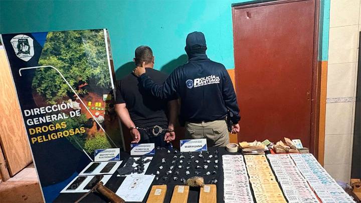 Desarticularon un punto de venta de drogas en Añatuya y secuestraron más de dos kilos de marihuana y casi dos millones de pesos