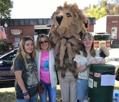 French the Lion Returns to Alderson