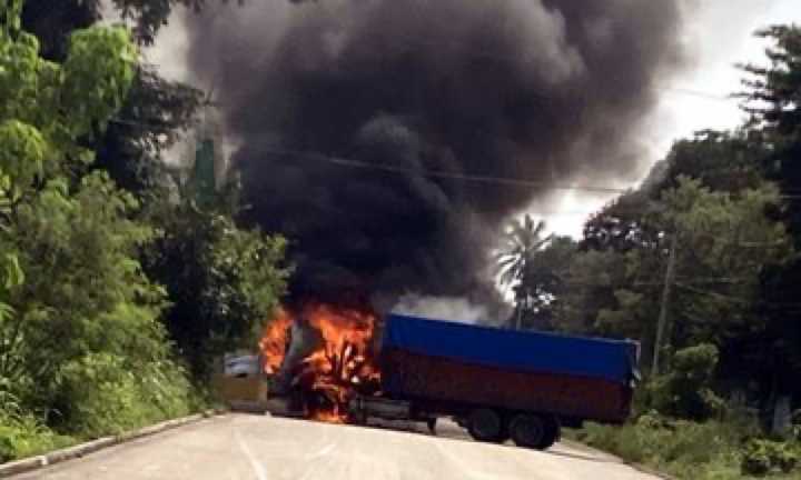 Violentos bloqueos y quema de vehículos en Chiapas tras operativo policial
