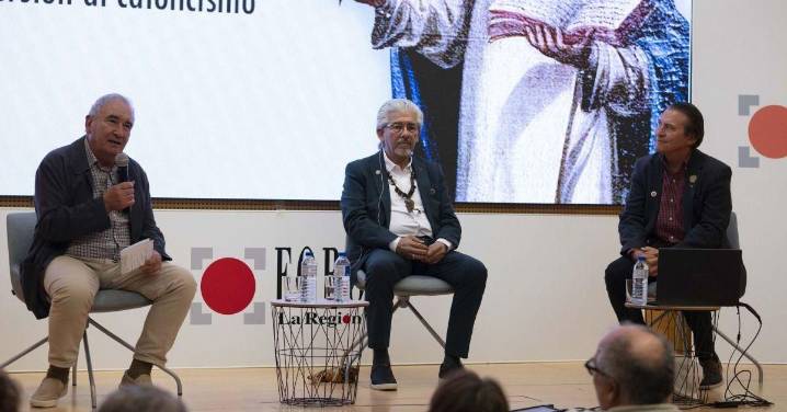 Alfonso Borrego en el Foro La Región: “En EEUU se enseña que los españoles fueron los peores”