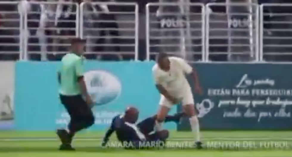 ‘Puma’ Carranza y Waldir Sáenz protagonizaron duro choque en el Clásico de Leyendas 