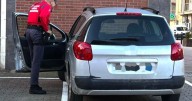 La Policía sorprende a un anciano al volante con el carnet caducado hace 33 años: «Se chocó contra la pared»