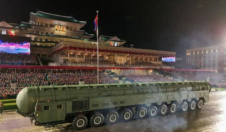 Corea del Norte dispara misiles balísticos mientras Trump se prepara para un viaje a Asia