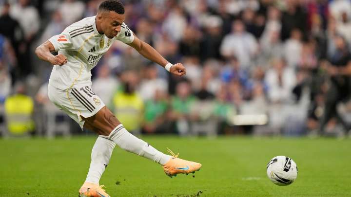 Polémica por el milimétrico fuera de juego por el que anularon el primer gol a Mbappé en el Clásico