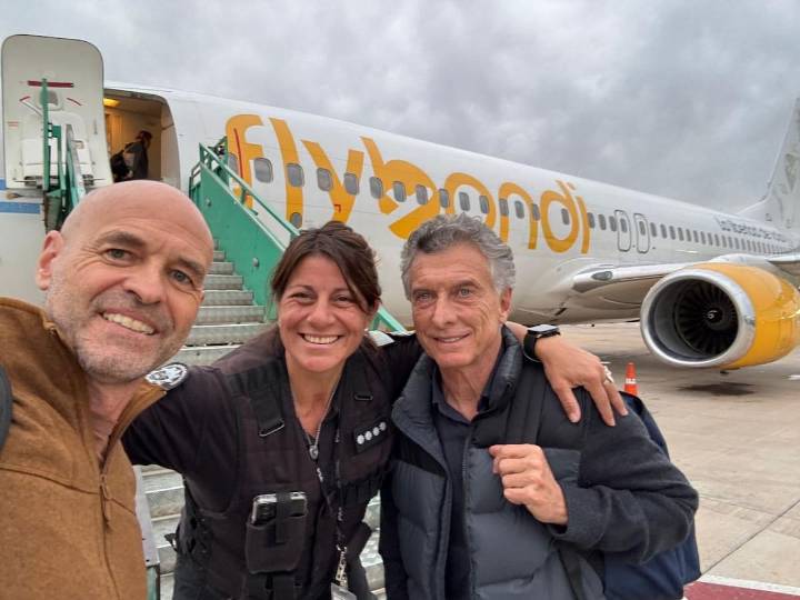 Vuelo con Juliana. Macri se mostró con Dietrich entre rumores de cambios de Gabinete y dijeron estar "orgullosos" de una política de su gobierno