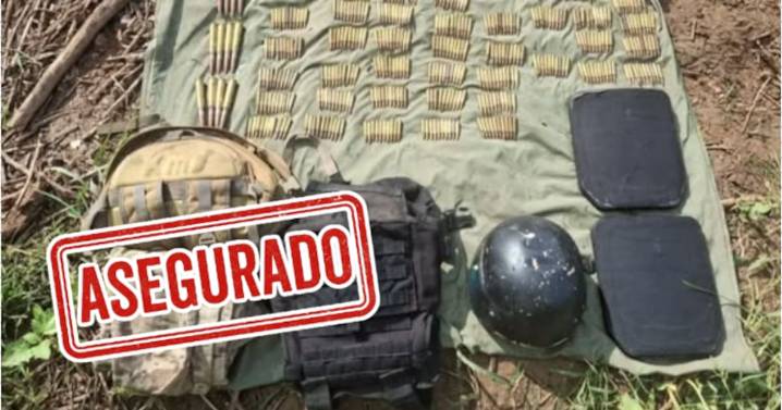 Hallan arsenal oculto en Sinaloa: 425 balas y equipo táctico cerca del poblado Las Higueras