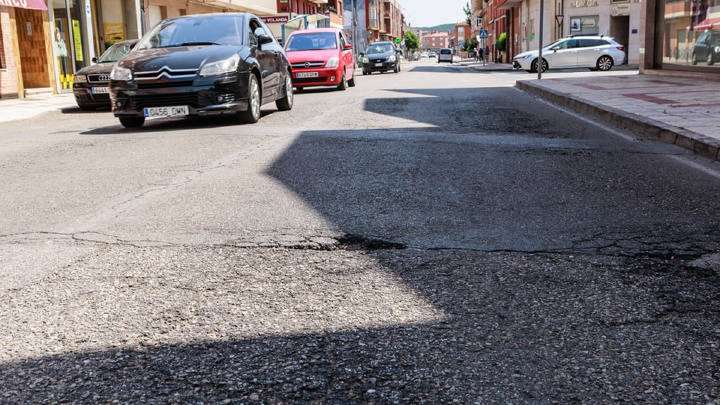 Una menor que circulaba en patinete, herida en un choque con un vehículo en Villaobispo