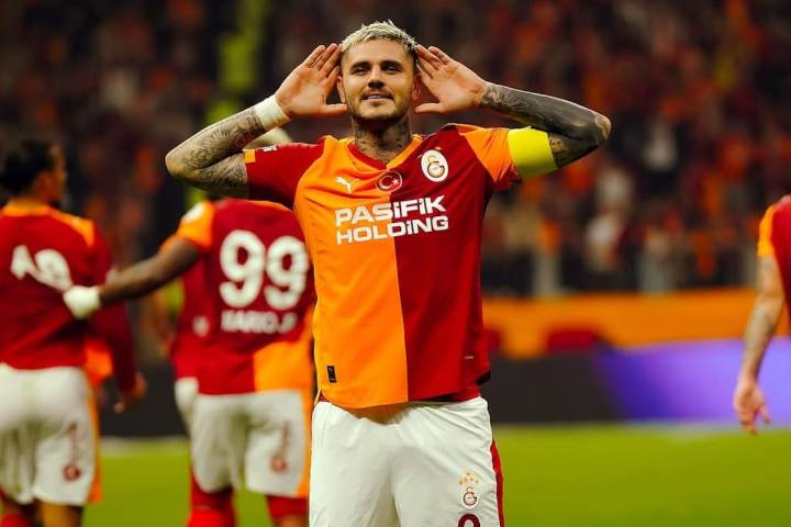 Le hicieron una bandera a Mauro Icardi pero en las redes estallaron por el “parecido”