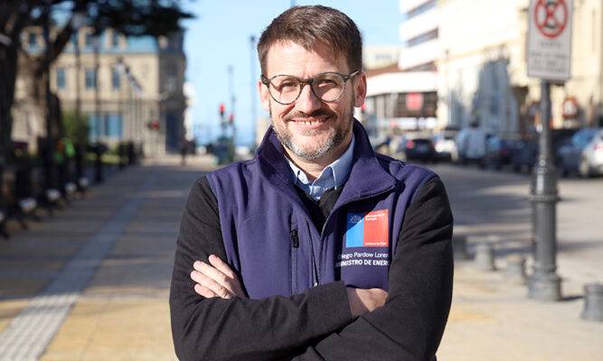 Escándalo por tarifas eléctricas: Presidente acepta la renuncia del Ministro de Energía