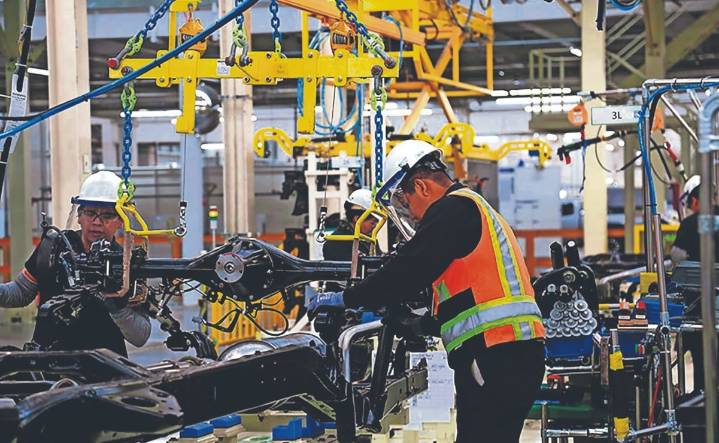 La industria tiene primera caída desde la pandemia