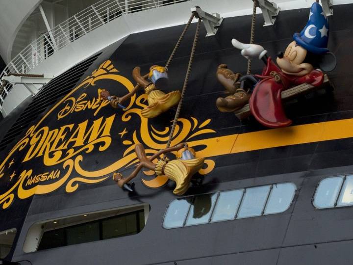 Girl, 5, fell from Disney cruise ship due to her mom: police