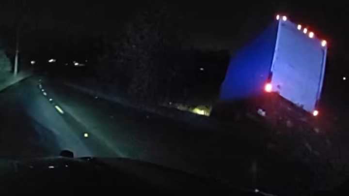 Video: Wash. deputies use PIT maneuvers to stop stolen box truck, rescue suspects after crash