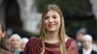 La Infanta Sofía rompe con su imagen más juvenil y apuesta por la elegancia en gasa burdeos en los Premios Princesa de Asturias