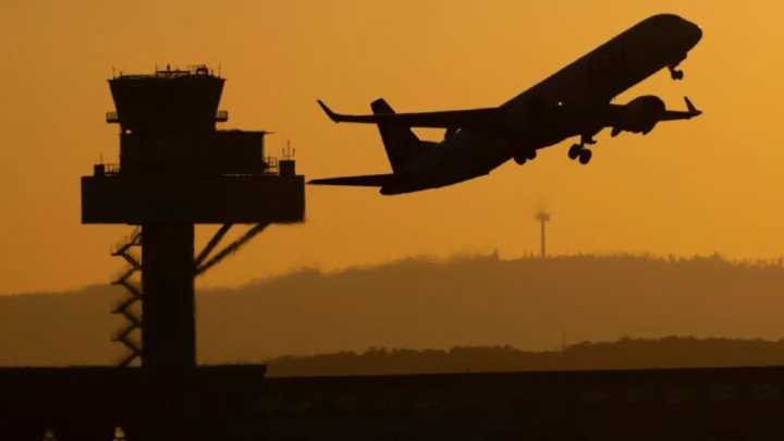 Controladores aéreos alertan sobre fallas que afectarían seguridad operacional en Colombia