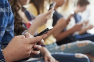 Murphy&CloseCurlyQuote;s $3M crackdown: NJ schools told to lock up phones
