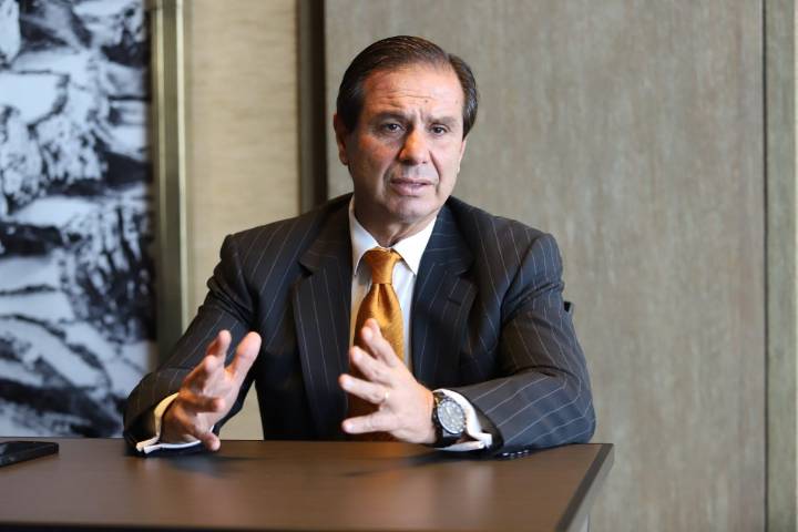 LA CRITICA DE FELIPE CANTUARIAS A CRISTAL